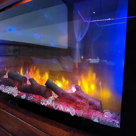 Petit Studio Tres Intime, Avec Spa Interieur Au Coeur De Shawinigan Kültér fotó
